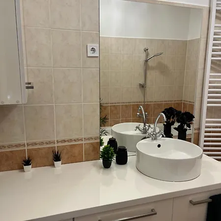 Picur Es Mano Apartmanja *